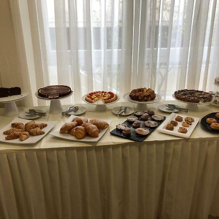 Hotel Hollywood 리치오네 외부 사진