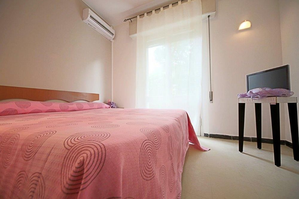 Hotel Hollywood 리치오네 외부 사진